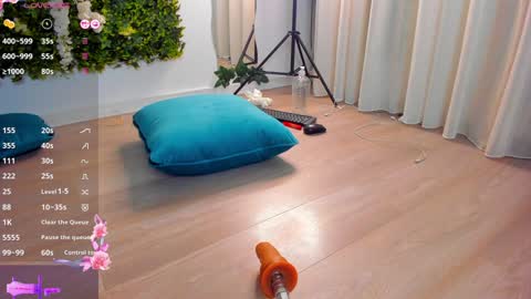 Snapshot of zinasquirts chatting on 01-30-25, 12:48 Galli online show from 01-30-25, 12:48