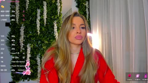 Snapshot of zinasquirts chatting on 01-31-25, 06:24 Galli online show from 01-31-25, 06:24