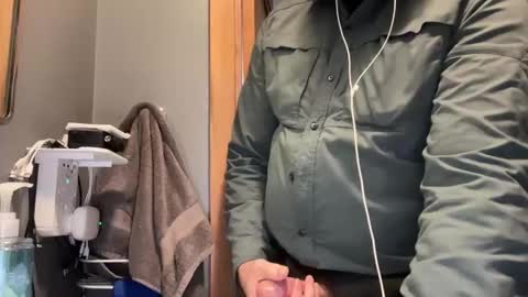 Snapshot of zinger283069 chatting on 12-16-25, 06:35 zinger283069 online show from 12-16-25, 06:35