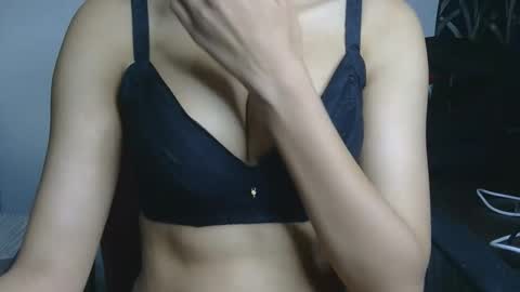 Snapshot of ziyaa_1 chatting on 11-16-25, 03:56 Ziyaa online show from 11-16-25, 03:56