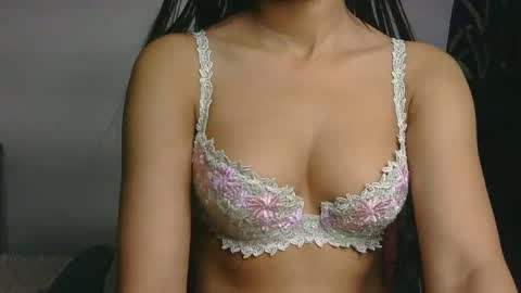 Snapshot of ziyaa_1 chatting on 11-19-25, 04:01 Ziyaa online show from 11-19-25, 04:01