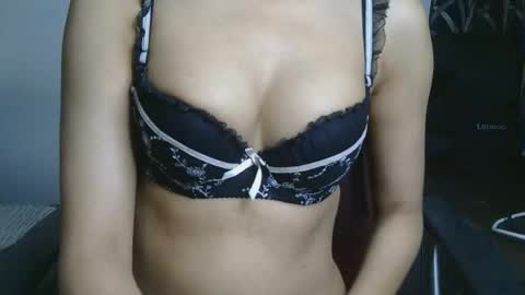 Snapshot of ziyaa_1 chatting on 11-20-25, 04:01 Ziyaa online show from 11-20-25, 04:01