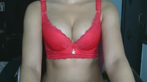 Snapshot of ziyaa_1 chatting on 12-18-25, 05:24 Ziyaa online show from 12-18-25, 05:24