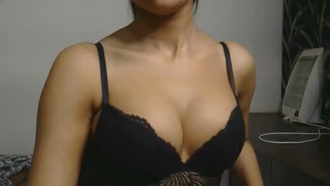 Snapshot of ziyaa_1 chatting on 02-24-26, 04:43 Ziyaa online show from 02-24-26, 04:43