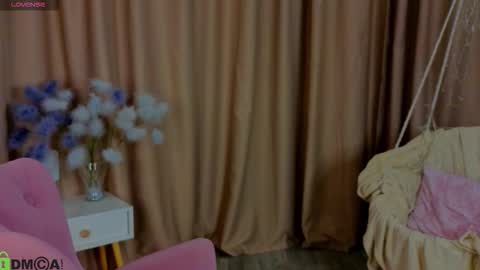 Snapshot of zlata__fox chatting on 11-17-25, 10:04 Zlata Mon Tue Thu Fri Sun Sa GMT 3 0000pm - 0600pm online show from 11-17-25, 10:04