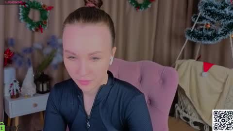 Snapshot of zlata__fox chatting on 12-14-25, 09:03 Zlata Mon Tue Thu Fri Sun Sa GMT 3 0000pm - 0600pm online show from 12-14-25, 09:03