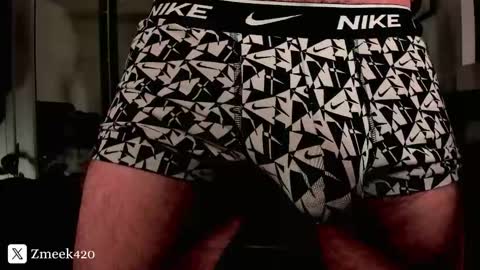 Snapshot of zmeek420 chatting on 11-14-25, 10:18 Z online show from 11-14-25, 10:18