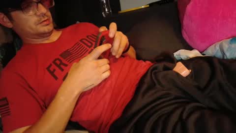 Snapshot of znsecretz3 chatting on 11-01-25, 03:52 I like Tokens too online show from 11-01-25, 03:52