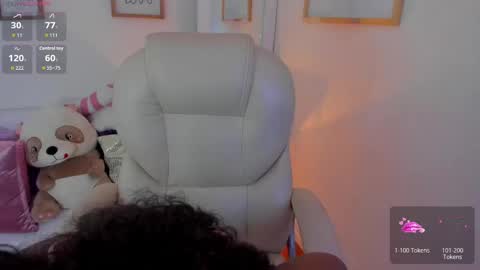 Zobe Love online show from 12-15-25, 05:17