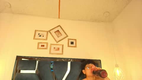 Snapshot of zoe_and_dylan_ chatting on 12-01-25, 12:32 Zoe and dylan online show from 12-01-25, 12:32