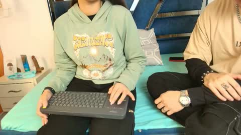 Snapshot of zoe_and_dylan_ chatting on 12-02-25, 12:10 Zoe and dylan online show from 12-02-25, 12:10