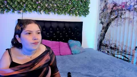 Snapshot of zoe_and_valeria chatting on 05-08-26, 02:22 Zoe And Valeria online show from 05-08-26, 02:22