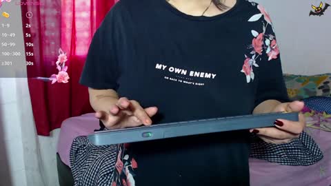 Snapshot of zoe_bronw chatting on 12-17-24, 11:39 Zoe Bronw online show from 12-17-24, 11:39