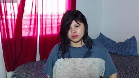 Snapshot of zoe_bronw chatting on 12-19-24, 11:50 Zoe Bronw online show from 12-19-24, 11:50