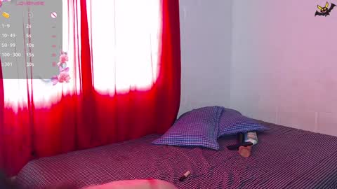 Snapshot of zoe_bronw chatting on 12-19-24, 06:01 Zoe Bronw online show from 12-19-24, 06:01