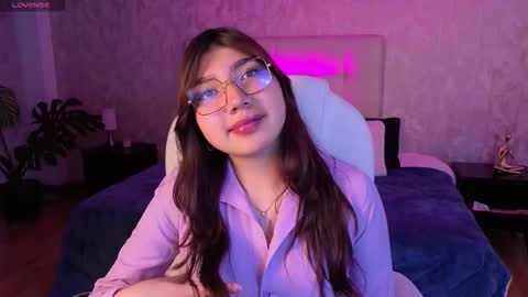 zoe  online show from 10-18-25, 04:04