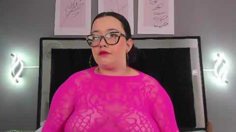 Snapshot of zoe_curvyy chatting on 07-16-26, 12:00 zoe_curvyy online show from 07-16-26, 12:00