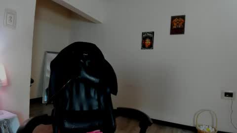 Snapshot of zoe_dear chatting on 04-30-26, 10:03 zoe_dear online show from 04-30-26, 10:03