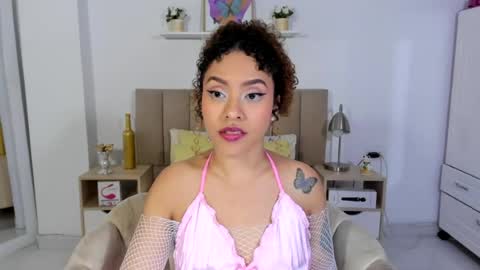 Snapshot of zoe_gruber chatting on 07-17-26, 01:01 Zoe Gruber online show from 07-17-26, 01:01