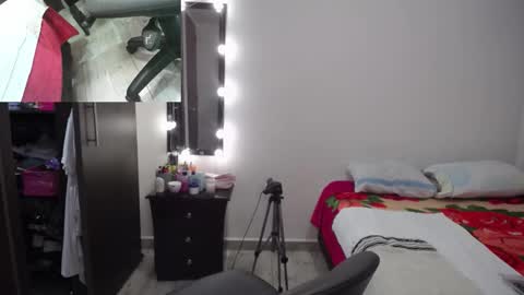 Snapshot of zoe_hotxxx chatting on 09-22-25, 12:23 zoe hotxxx online show from 09-22-25, 12:23