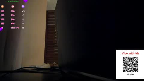 Snapshot of zoe_jeane_beker chatting on 06-08-26, 02:01 ZOE online show from 06-08-26, 02:01