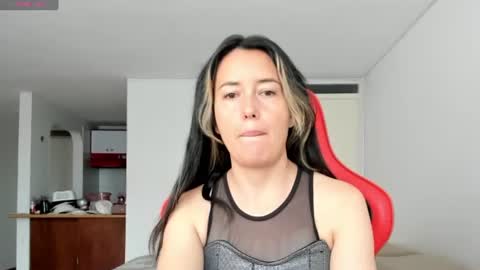 Snapshot of zoe_jeane_beker chatting on 07-13-26, 06:55 ZOE online show from 07-13-26, 06:55