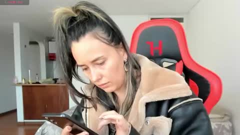 Snapshot of zoe_jeane_beker chatting on 07-28-26, 07:39 ZOE online show from 07-28-26, 07:39