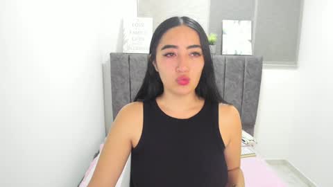 zoe_jones7 online show from 02-01-25, 03:52