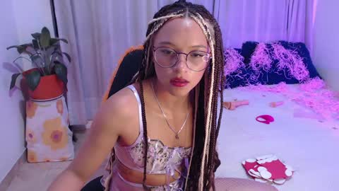 Snapshot of zoe_khall chatting on 12-14-24, 04:34 ZOE online show from 12-14-24, 04:34