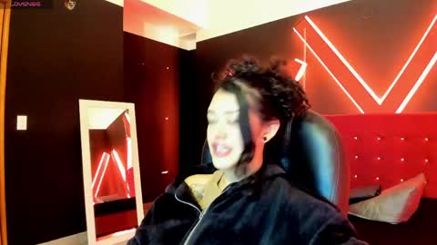 Snapshot of zoe_lara_34 chatting on 05-21-26, 03:57 zoe online show from 05-21-26, 03:57