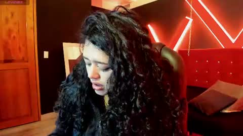 Snapshot of zoe_lara_34 chatting on 07-13-26, 01:30 zoe online show from 07-13-26, 01:30