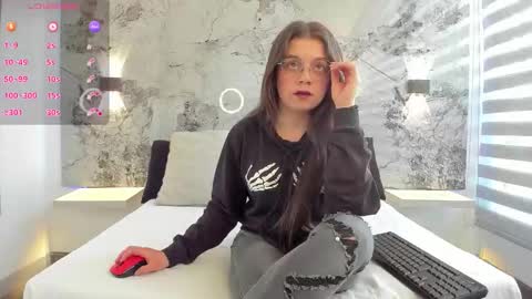 Zoe online show from 03-25-26, 11:49