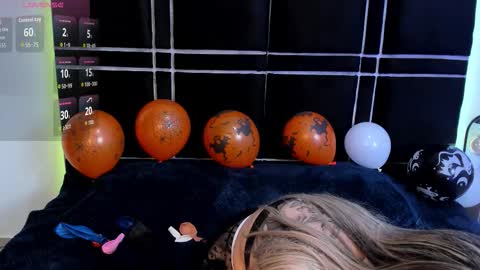 SWEET ZOE online show from 11-18-25, 07:29