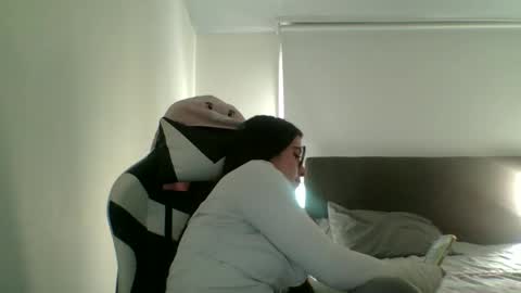 Zoe online show from 11-12-25, 06:41