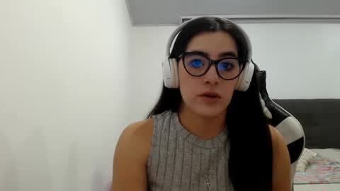 Snapshot of zoe_mill33r chatting on 01-19-26, 04:16 Zoe online show from 01-19-26, 04:16