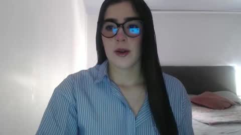 Snapshot of zoe_mill33r chatting on 02-20-26, 04:18 Zoe online show from 02-20-26, 04:18