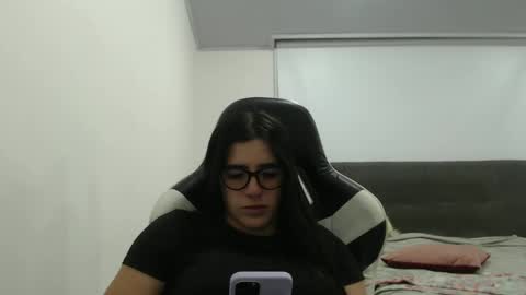 Snapshot of zoe_mill33r chatting on 03-03-26, 04:40 Zoe online show from 03-03-26, 04:40