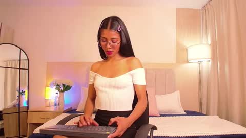 Mia online show from 10-15-25, 12:00