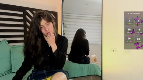 Snapshot of zoe_olsen__ chatting on 02-11-25, 04:13 Zoe Olsen online show from 02-11-25, 04:13