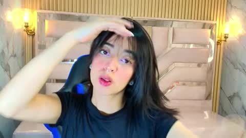 Zoe  online show from 10-22-25, 03:18