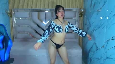 Zoe  online show from 11-21-25, 03:27