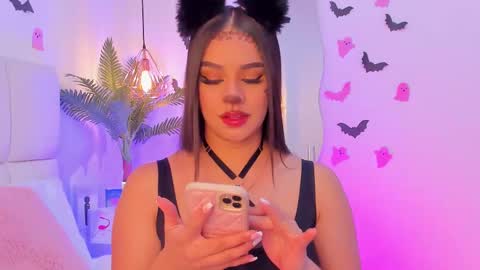 Zoe online show from 10-20-25, 01:06