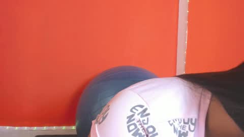 Zoe online show from 02-08-25, 01:11