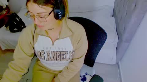 Snapshot of zoe_sexy69 chatting on 09-16-25, 06:42 ZOE online show from 09-16-25, 06:42