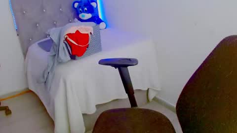 Snapshot of zoe_sexy69 chatting on 09-26-25, 07:18 ZOE online show from 09-26-25, 07:18