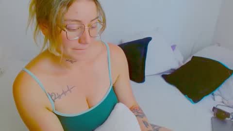 Snapshot of zoe_sexy69 chatting on 02-04-26, 06:47 ZOE online show from 02-04-26, 06:47