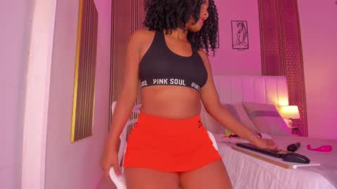 Hi guys i am Zoe  online show from 10-01-25, 11:27