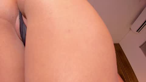 Hi guys i am Zoe  online show from 03-10-26, 11:48