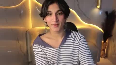 Snapshot of zoe_tp chatting on 11-21-25, 08:07 Zoe online show from 11-21-25, 08:07