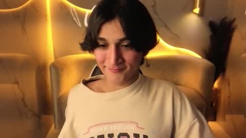 Snapshot of zoe_tp chatting on 11-27-25, 07:49 Zoe online show from 11-27-25, 07:49